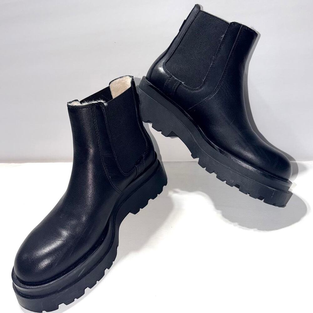 Aldo black leather chelsea boots with Faux Fur Lining Size 8